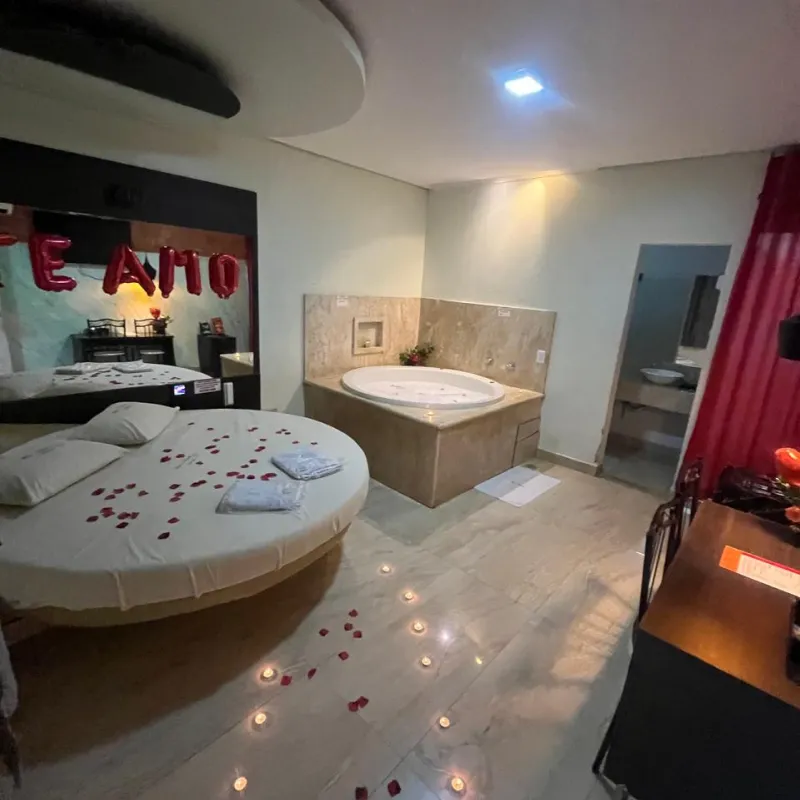 Quarto Luxo com hidromassagem do Motel e Pousada Talismã em Campo Grande MS