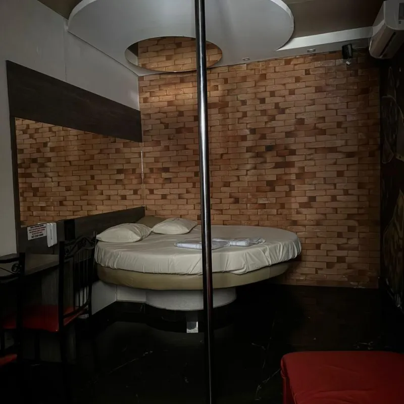Quarto Semi Luxo com pole dance do Motel e Pousada Talismã em Campo Grande MS, outra vista